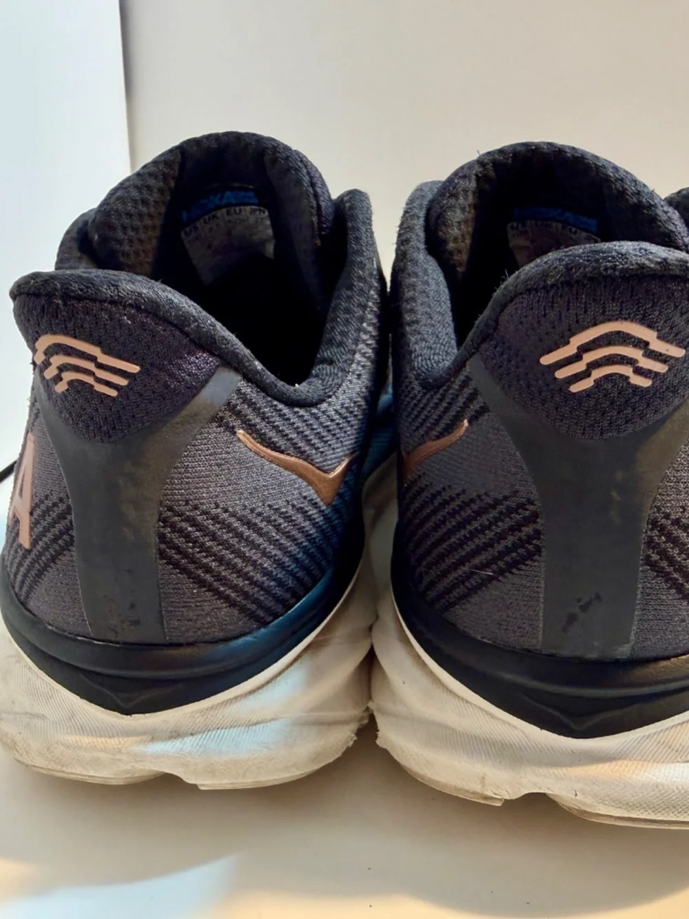 ☀️ HOKA Clifton 9 Black/Rose Gold Running Shoes. used but With Box. Sz 10